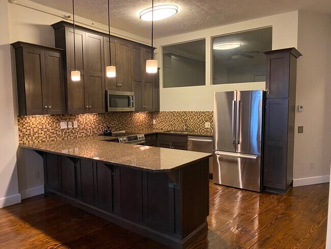 Building Photo - 408 W Saint Clair Ave