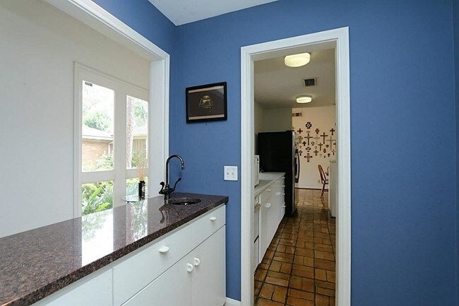 Foto del edificio - 222 Gessner Rd