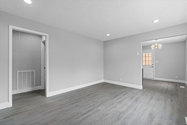 Foto del edificio - 3 Bedroom 2 Bath Renovated Pet Friendly Home For Rent!