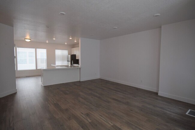 Foto del edificio - Charming 3 Bed 2.5 Bath Townhome in Murray!!!