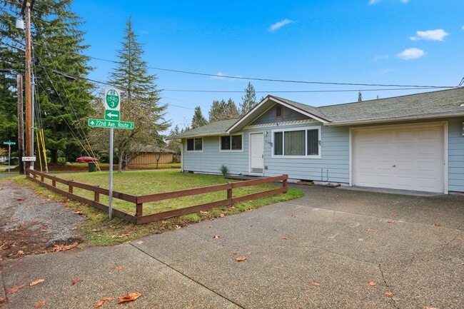 Building Photo - Move in Ready! 3 bedroom 1 bath, North Thurston School District.