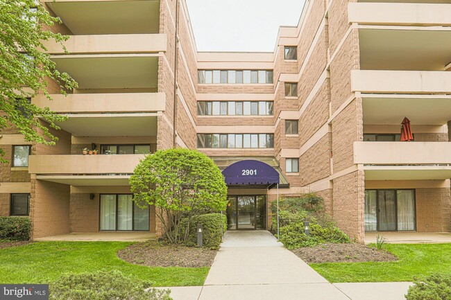 Building Photo - 2901 Fallstaff Rd