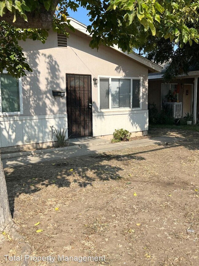 Building Photo - 2 br, 1 bath House - 310 W. Sweet Ave.