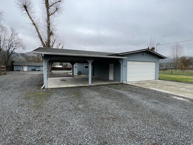 Building Photo - 255 Foots Creek Rd