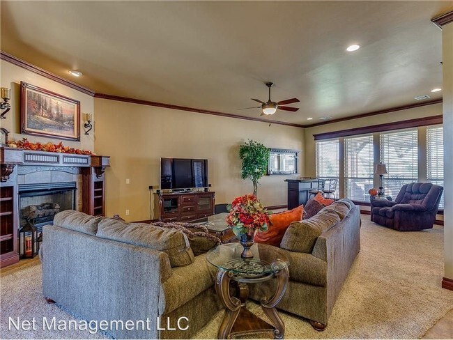 Foto del edificio - 2701 Forest Glen Cir