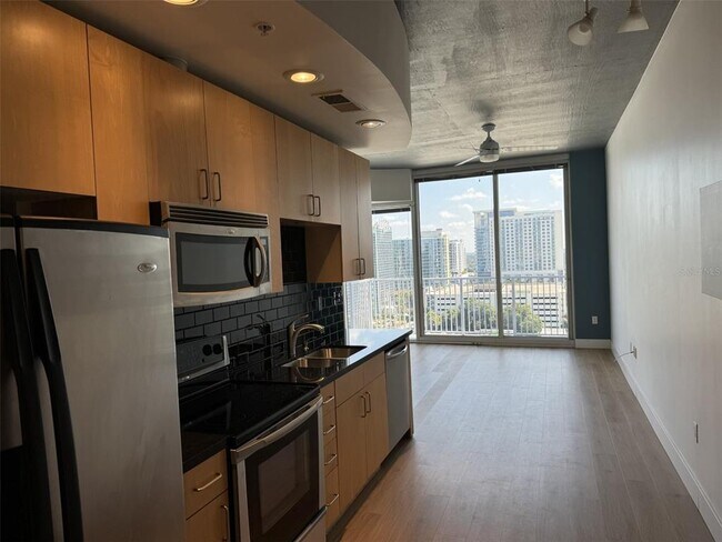 Foto del edificio - 155 S Court Ave