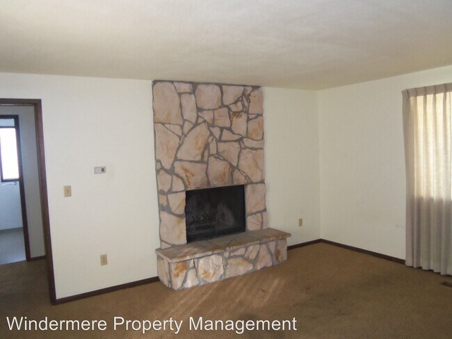 Building Photo - 173-173 Tausick Way