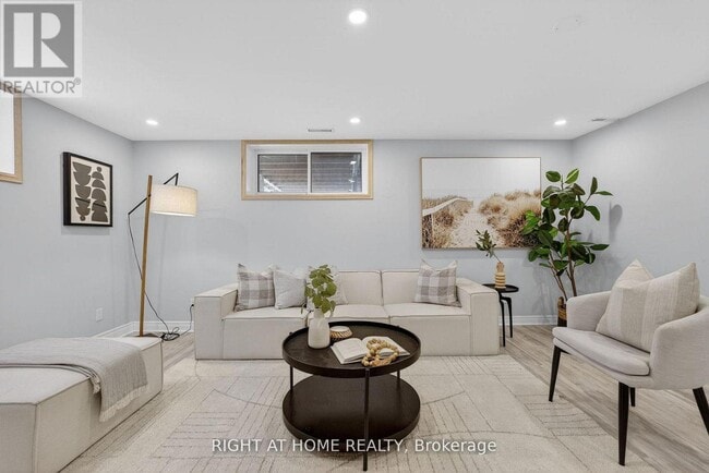 Building Photo - 30 Ptarmigan Crescent