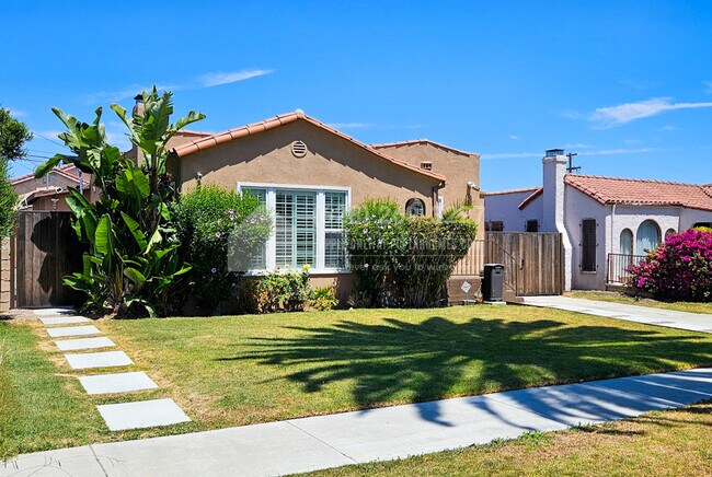 Foto del edificio - 2423 W 78th Pl