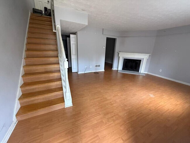 Foto del edificio - 847 Burns Walk Ct NW