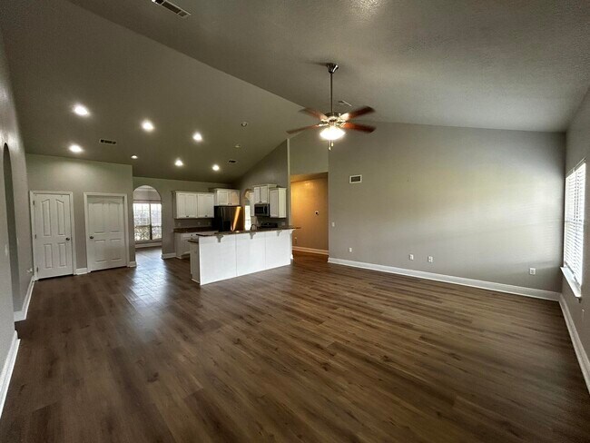 Building Photo - 407 Pendo Pl