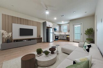 Building Photo - 5317 Reiger Ave