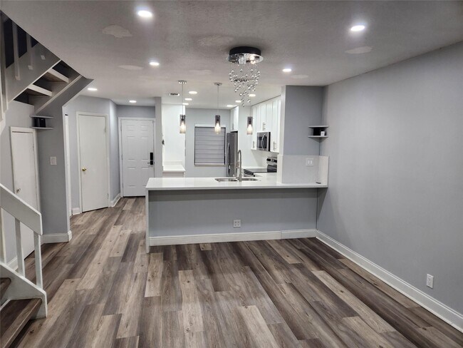 Building Photo - 3667 Carambola Cir N