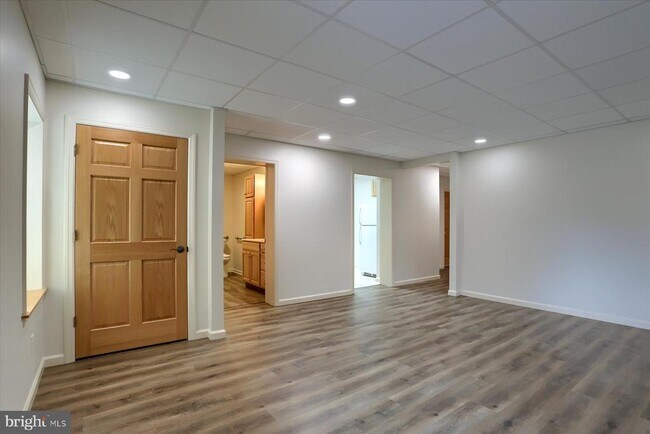 Building Photo - 50 E Maple St