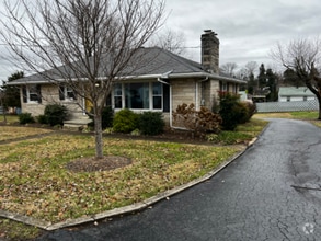 Building Photo - 207 Sunnyhill Dr