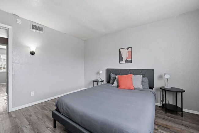 Foto del edificio - 412 W Pioneer Pkwy