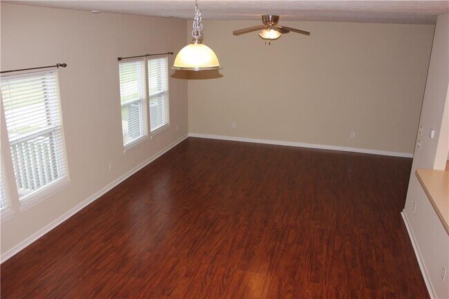 Building Photo - 13370 White Granite Dr