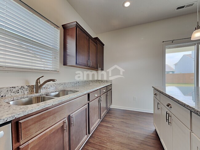 Building Photo - 877 Coralberry Ln