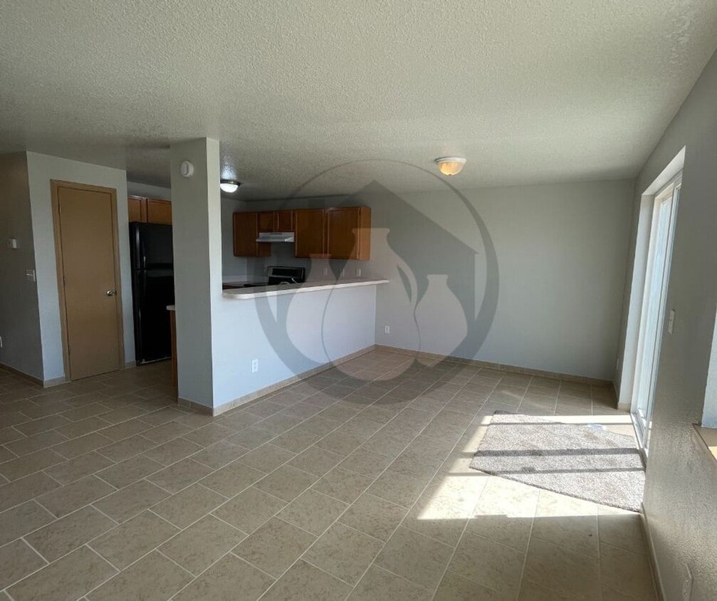 Foto del edificio - Charter Triplex #2022-1085