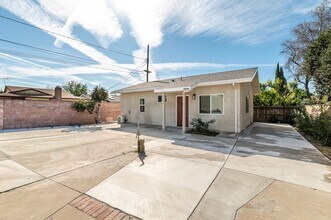 Building Photo - 9548 W Live Oak Ave