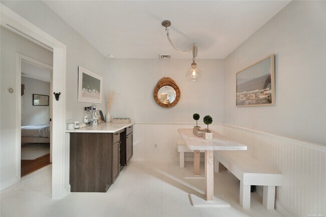 Foto del edificio - 32 Hallock Rd