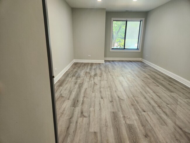 Foto del edificio - 9242 Gross Point Rd