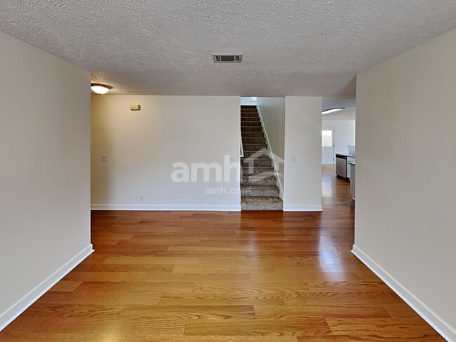 Building Photo - 1008 Montrose Dr