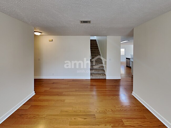 Foto del edificio - 1008 Montrose Dr