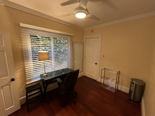 Office or 2nd bedroom - 404 N Venice Blvd