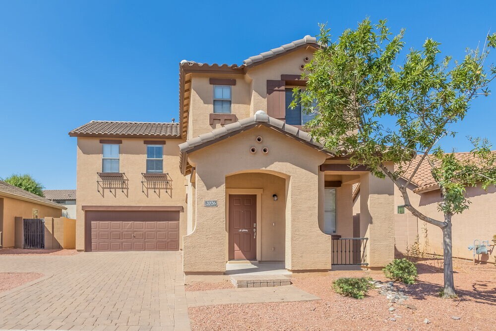 Primary Photo - 2026 S Swan Dr