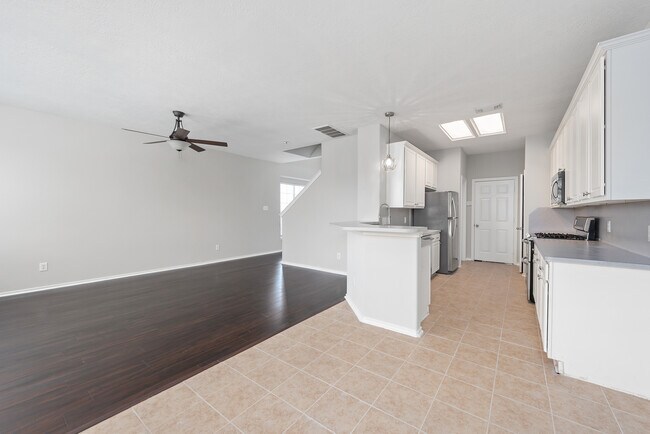 Foto del edificio - 14425 Rosehedge Ct