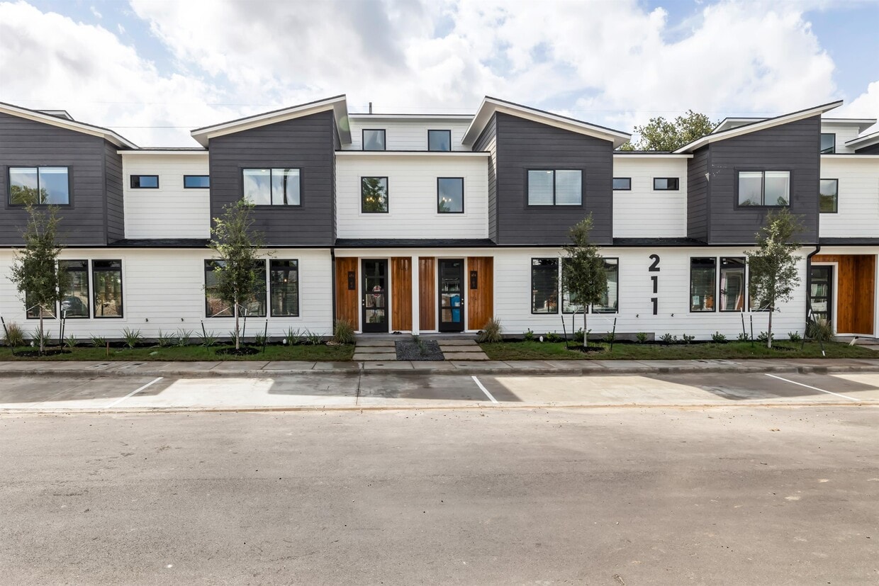 Photo - 211 Lynn Dr (Bryan, TX)