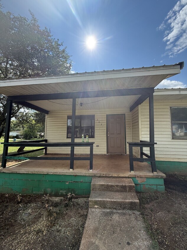 Foto principal - 303 S Hampton St