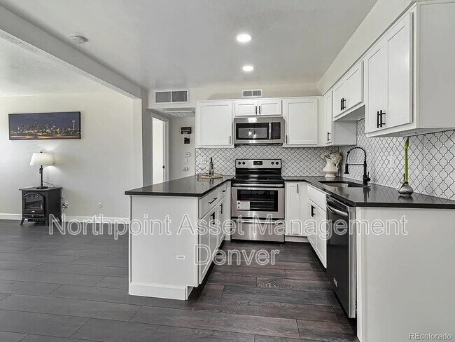Foto del edificio - 3613 S Sheridan Blvd