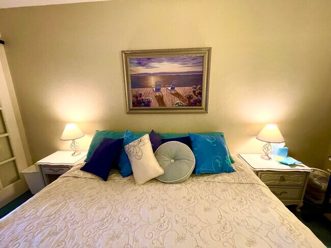 Building Photo - 2459 Franciscan Dr