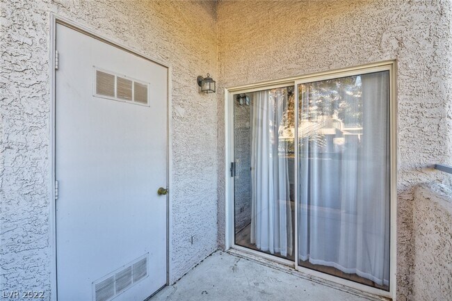Building Photo - 2201 Ramsgate Dr