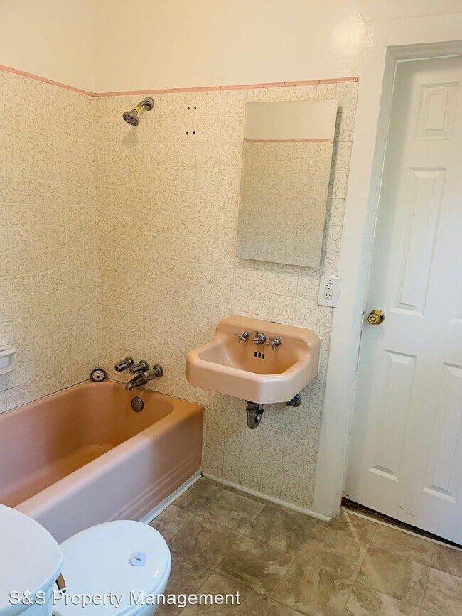 Building Photo - 3 br, 1 bath House - 833 Bryte Ave