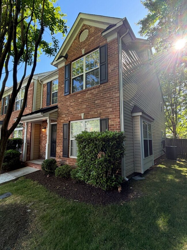 Building Photo - Upgraded 3 Bedroom Townhome North Chesterfield