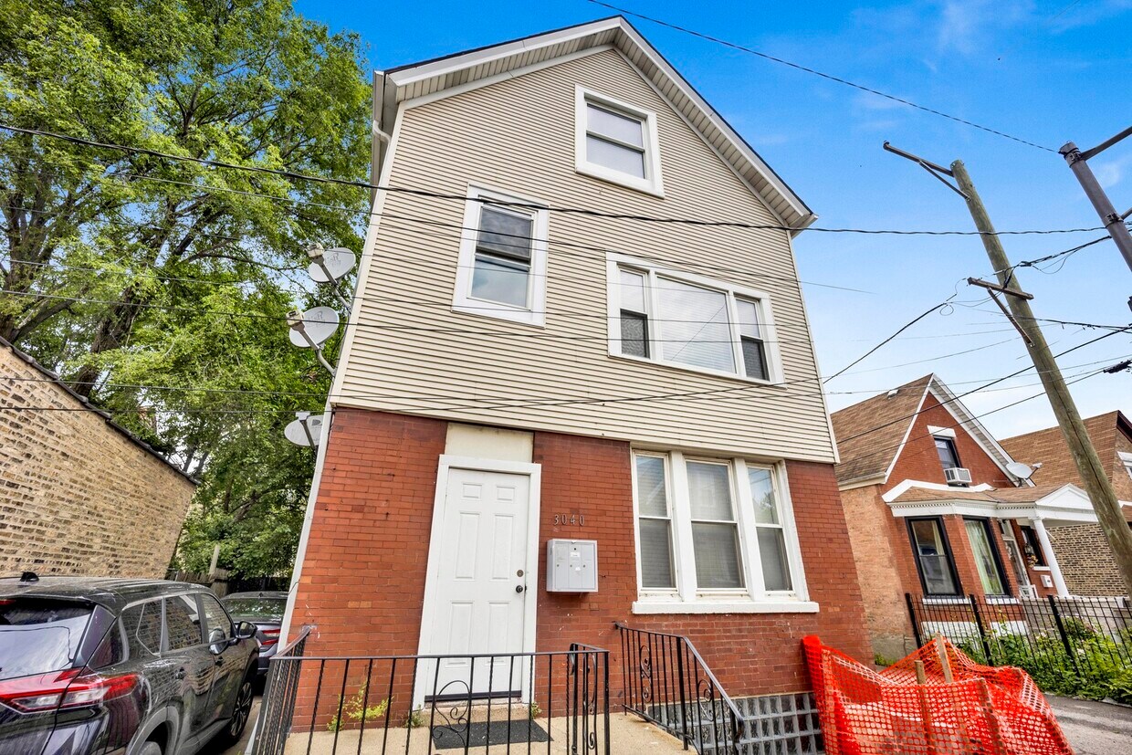 Foto principal - 3040 W Medill Ave