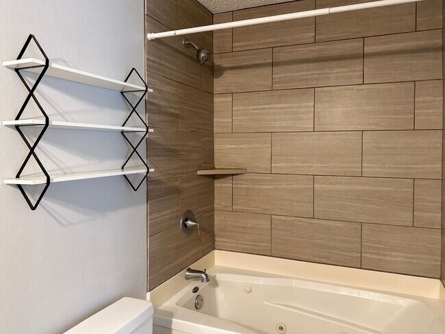 Foto del edificio - 3 Bedroom / 2 Bath