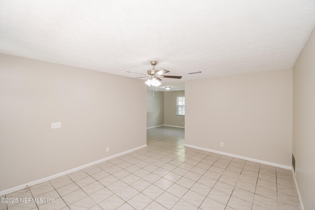 Building Photo - 1061 Grove Park Dr E