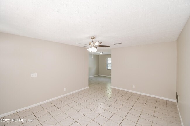 Foto del edificio - 1061 Grove Park Dr E