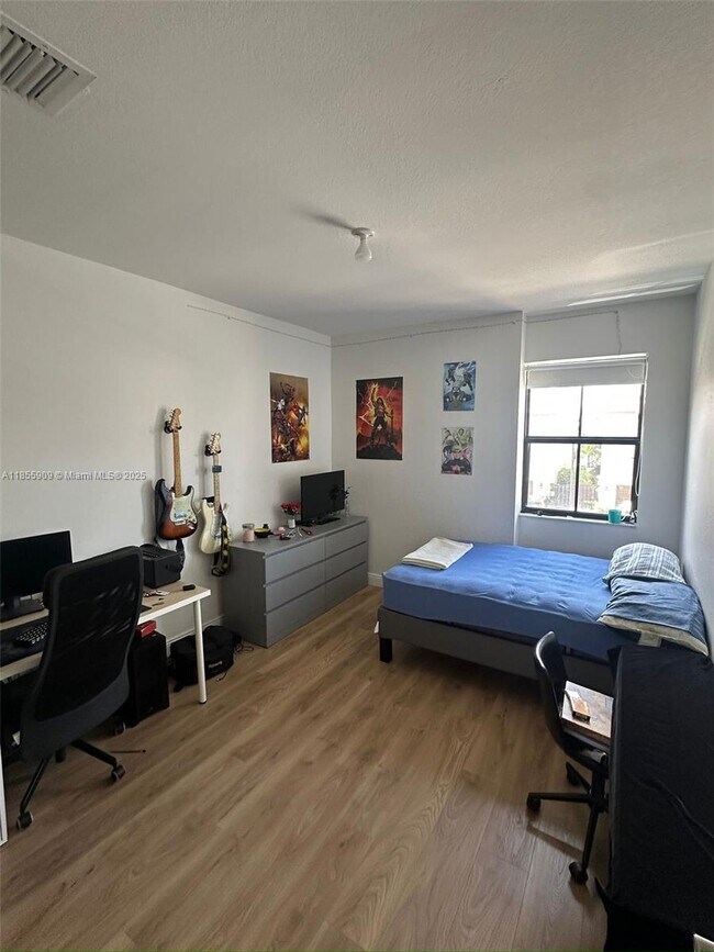 Foto del edificio - 9941 NW 86th Ter