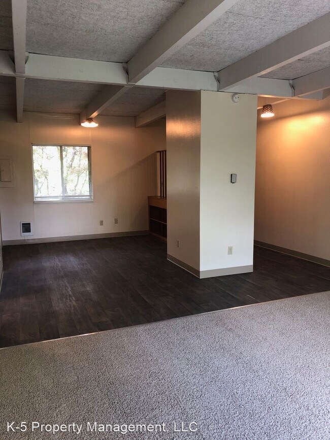 Building Photo - 4820 S Barbur Blvd