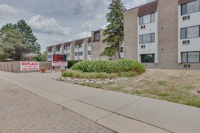 Building Photo - 1369 Fort St