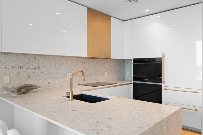 Foto del edificio - 2678 Tigertail Ave