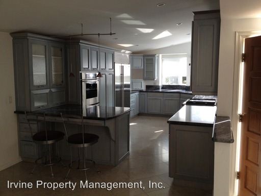 Building Photo - 501 Avenida Campo