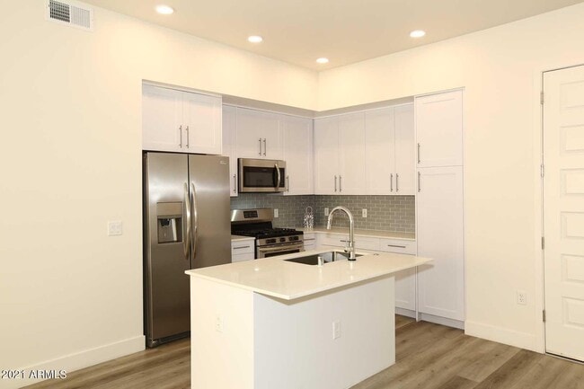 Building Photo - 7300 E EARLL Dr