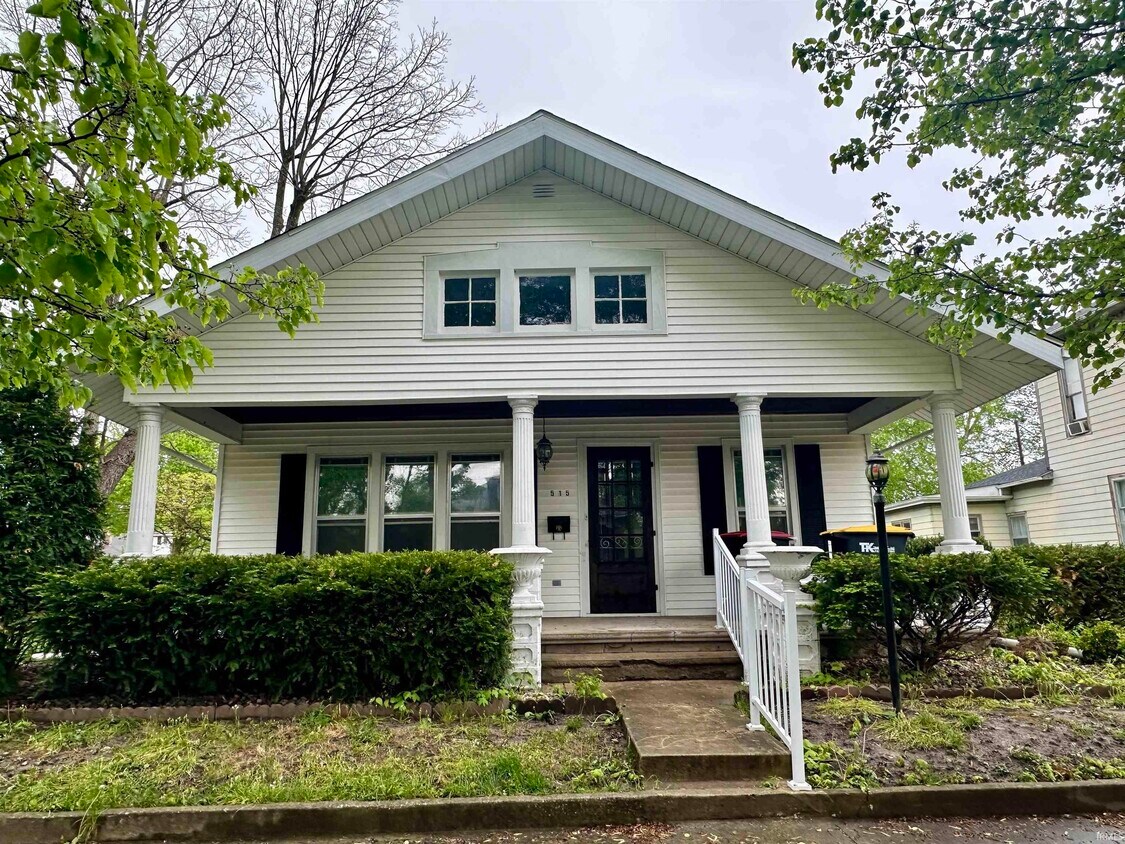 Primary Photo - 515 E Monroe St