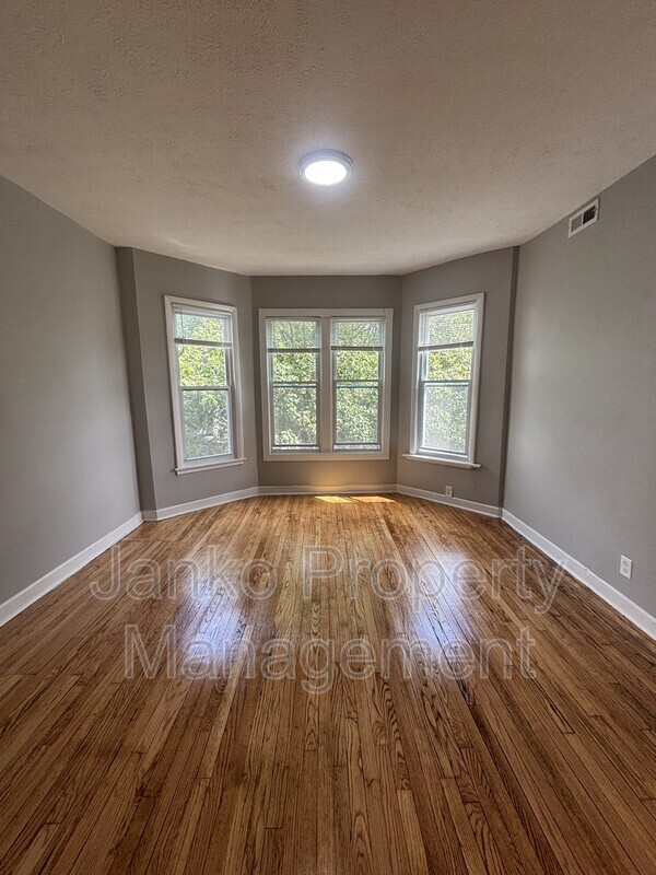 Building Photo - 7308 S Kenwood Ave